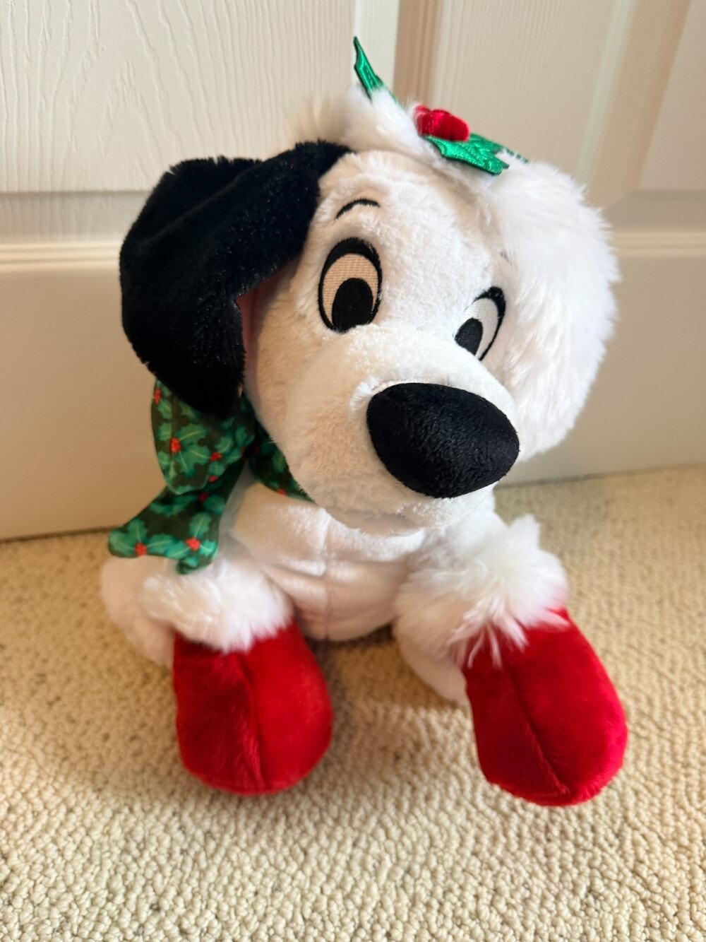 Disney Store 101 Dalmatians Christmas Plush Puppy Santa Hat Holly 14in NWT Tags